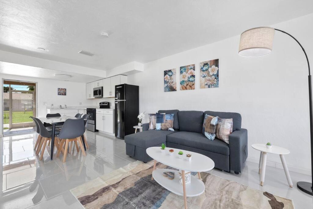 Photo of Livingroom in Caloosahatchee
