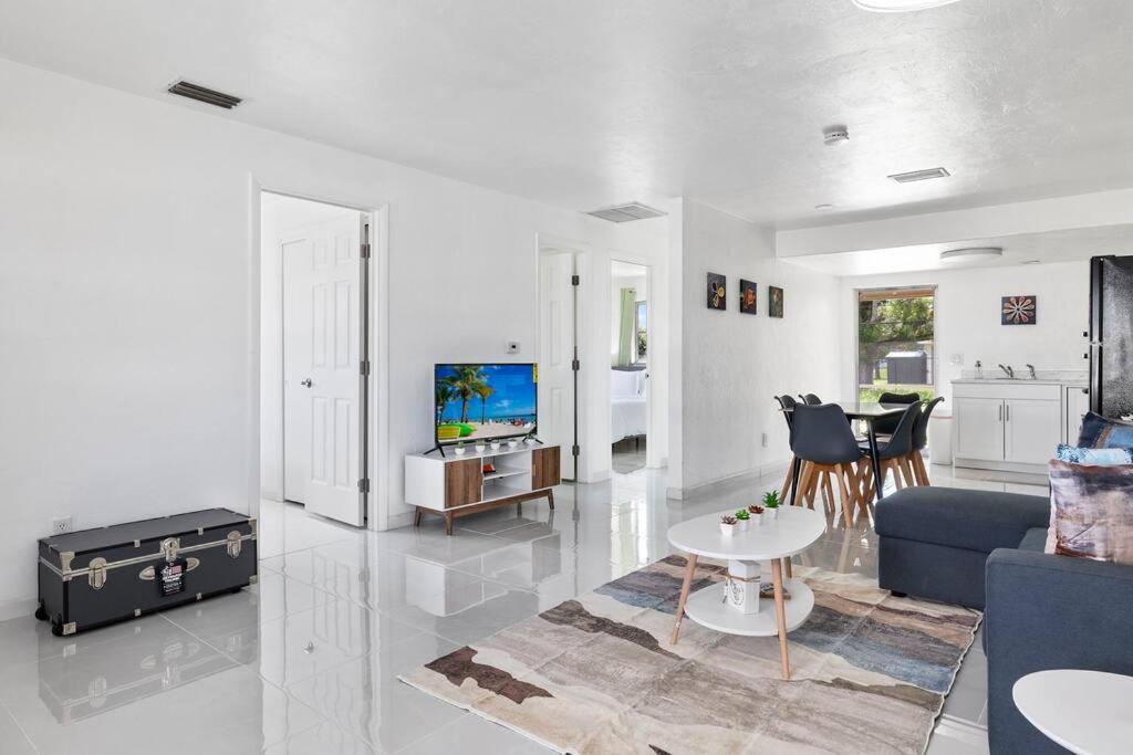 Photo of Livingroom in Caloosahatchee