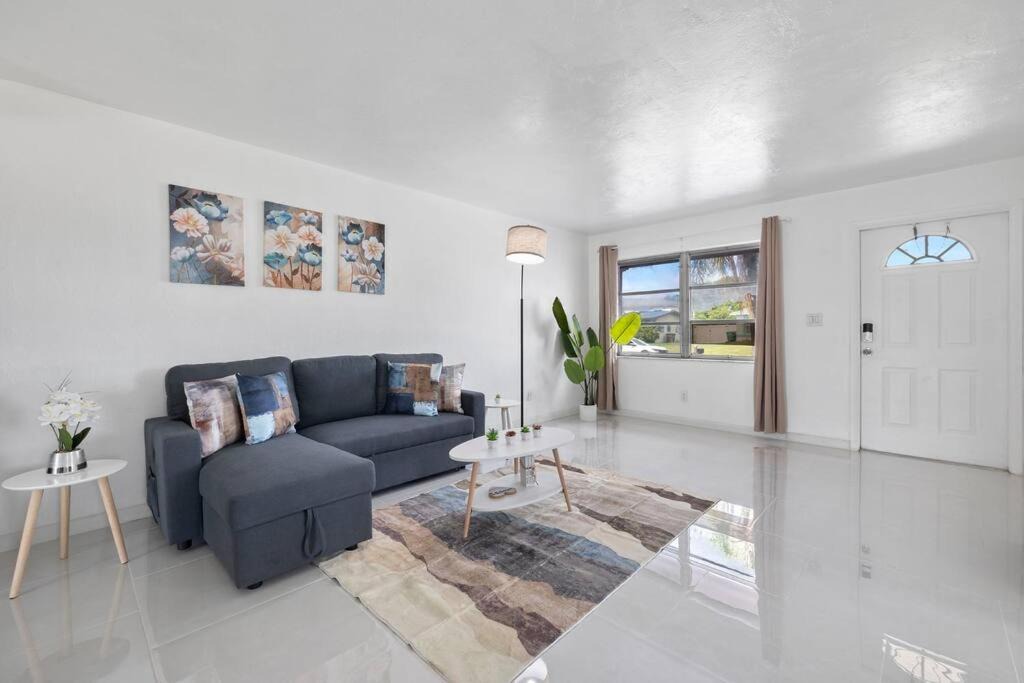 Photo of Livingroom in Caloosahatchee