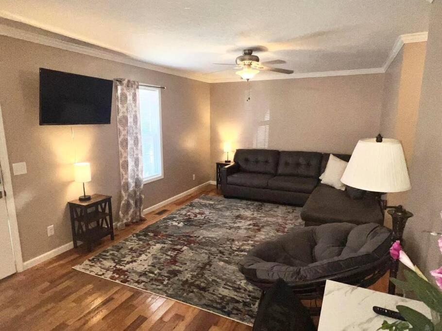 Photo of Livingroom in Guntersville