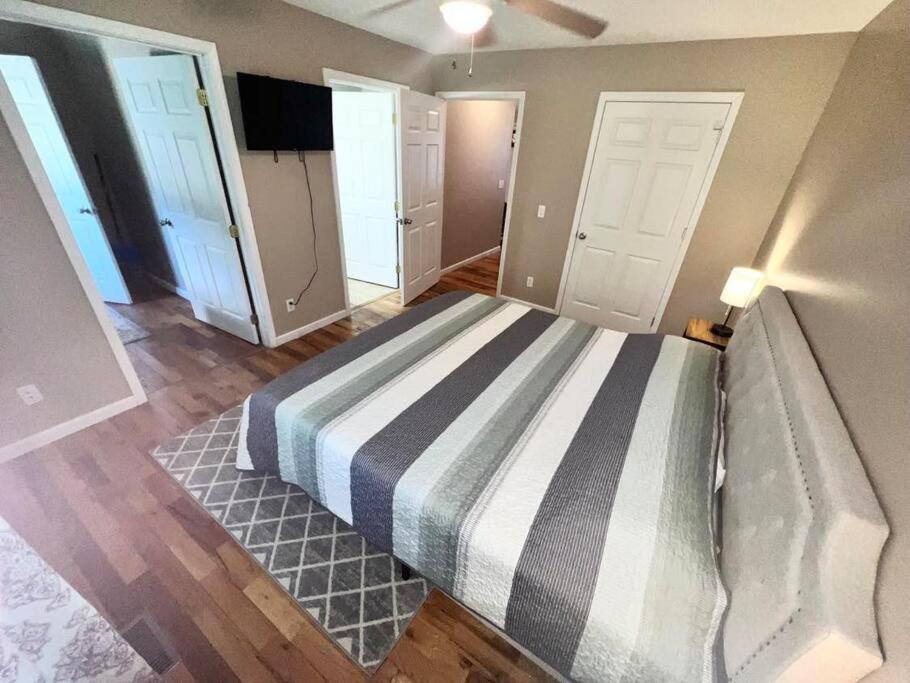 Photo of Bedroom in Guntersville