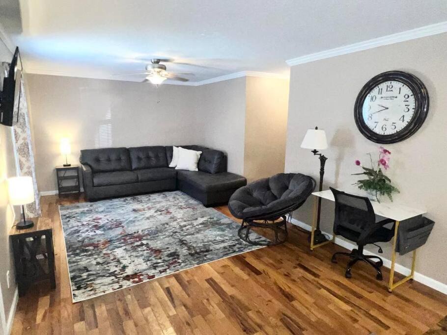 Photo of Livingroom in Guntersville