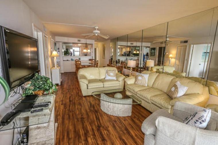 Photo of Livingroom in Mid Island