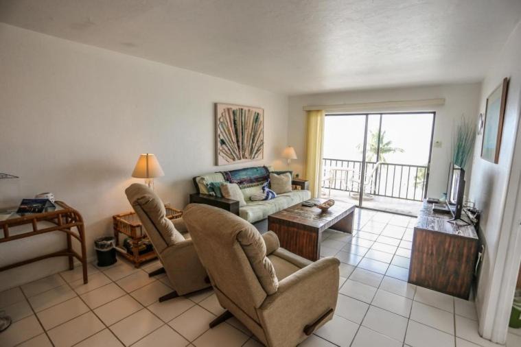 Photo of Livingroom in Mid Island
