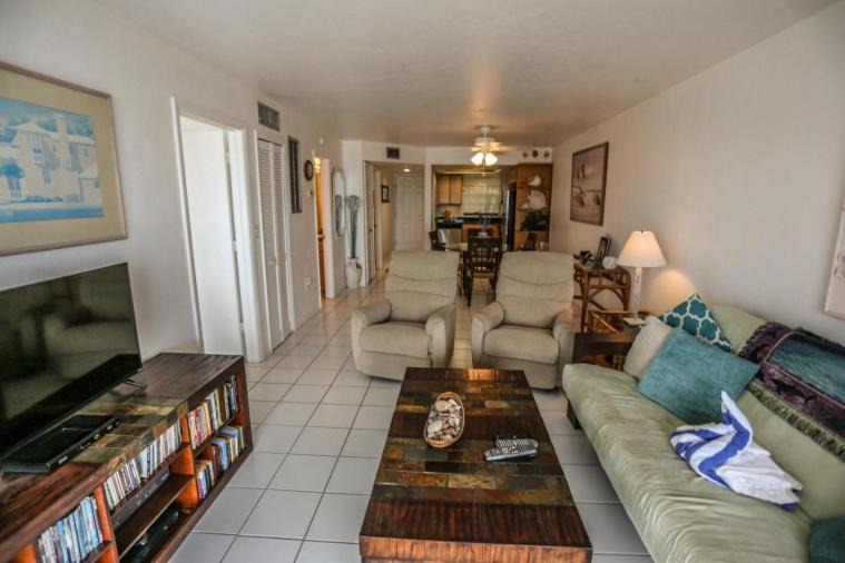 Photo of Livingroom in Mid Island