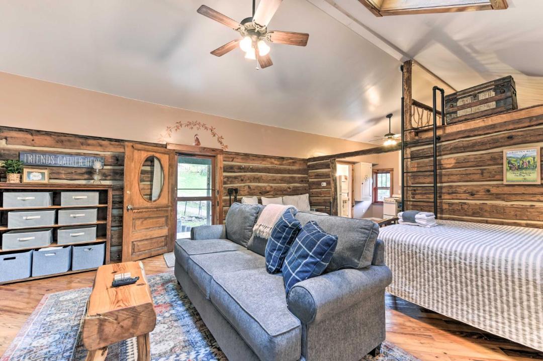 Photo of Livingroom in Clyde