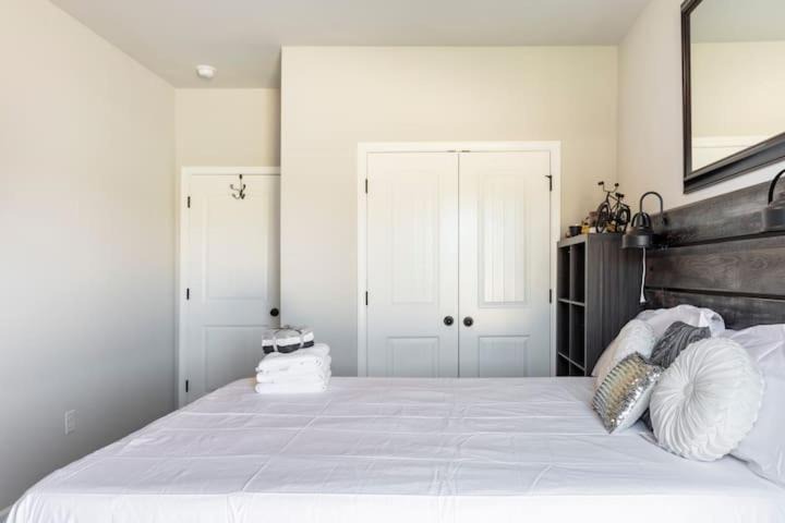 Photo of Bedroom in Irondale