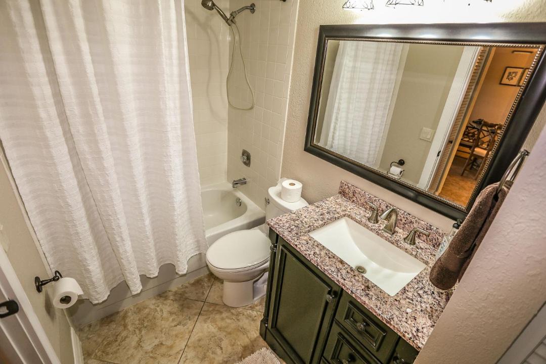 Photo of Bathroom in Mid Island