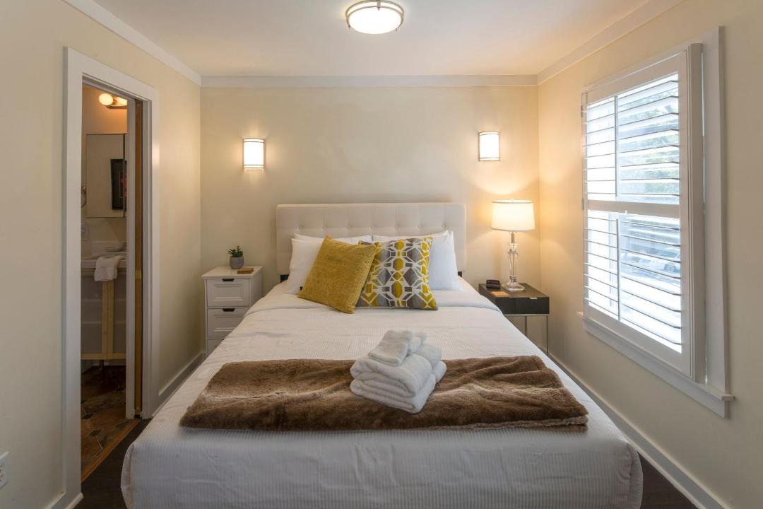 Photo of Bedroom in Historic District - North