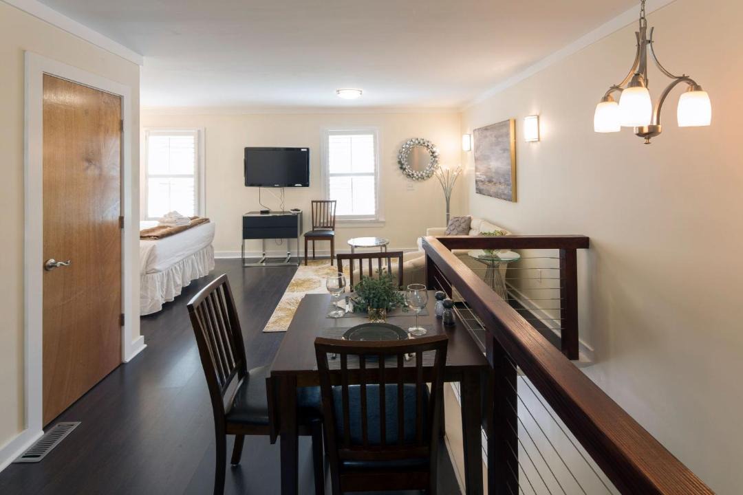 Photo of Livingroom in Historic District - North