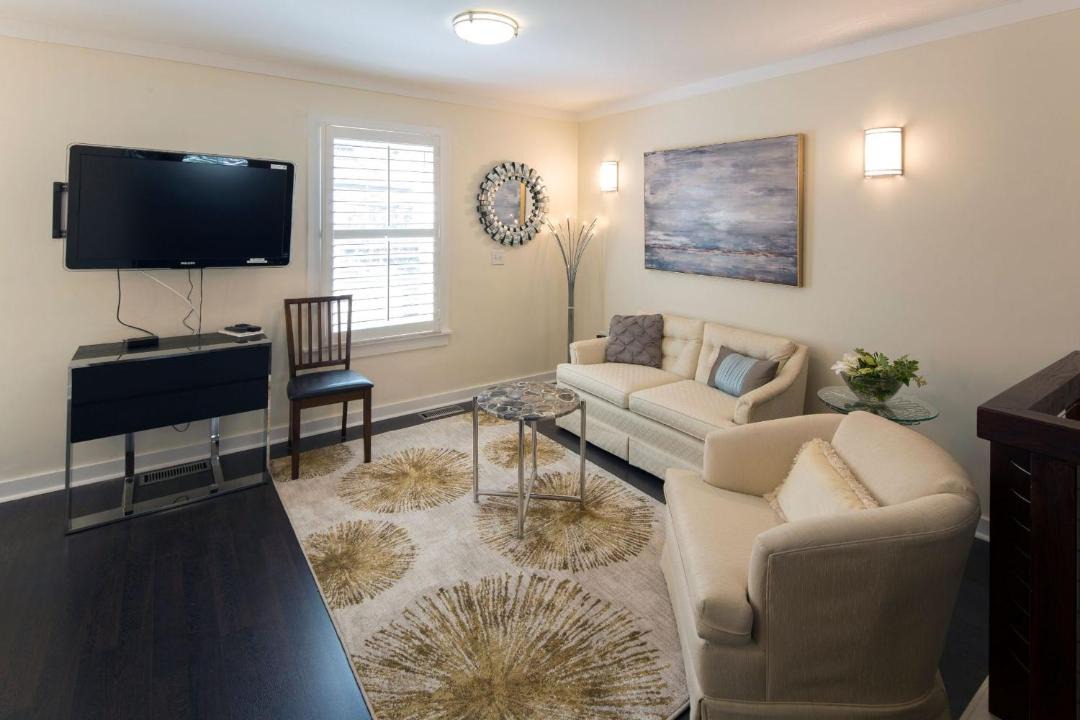 Photo of Livingroom in Historic District - North