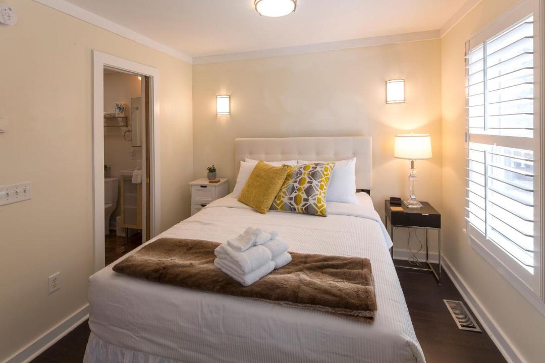 Photo of Bedroom in Historic District - North