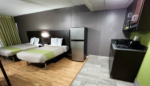 Deluxe Room, Multiple Beds (Kitchen)