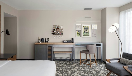 Room, 1 King Bed, City View (Corner)