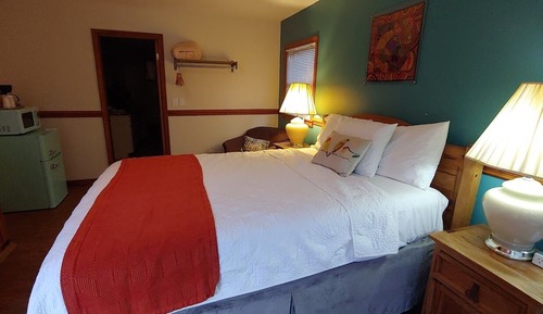 Room, 1 Queen Bed, Jetted Tub, Mountain View