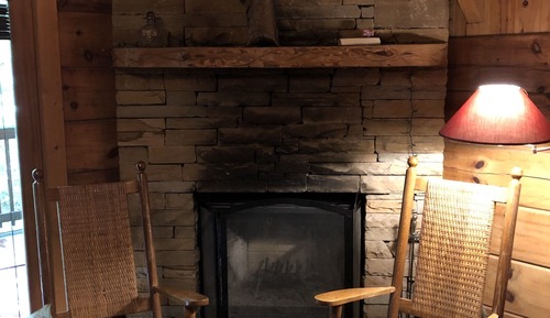 Sweetbriar Romantic Cabin (Pet Friendly)