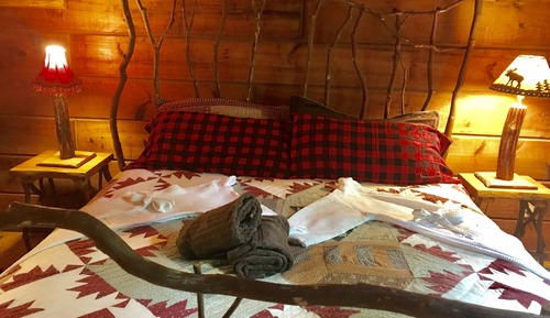 Teaberry Romantic Cabin (Pet Friendly)