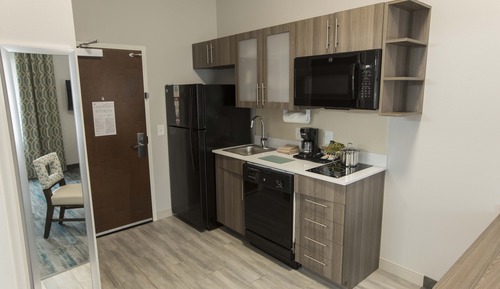Studio Suite, 1 King Bed, Accessible Bathtub (Communications Accessible)