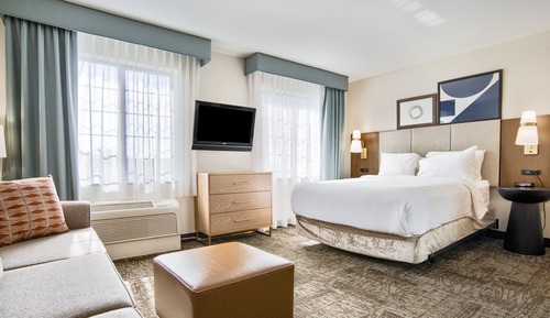 Studio Suite, 1 Queen Bed, Kitchen