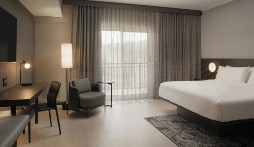 Standard Room, 1 King Bed, Balcony