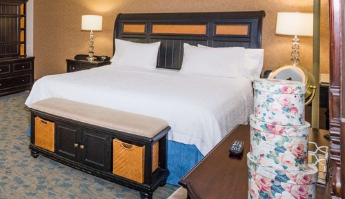 Suite, 1 King Bed, Non Smoking