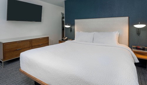 Suite, 1 King Bed with Sofa bed, Corner