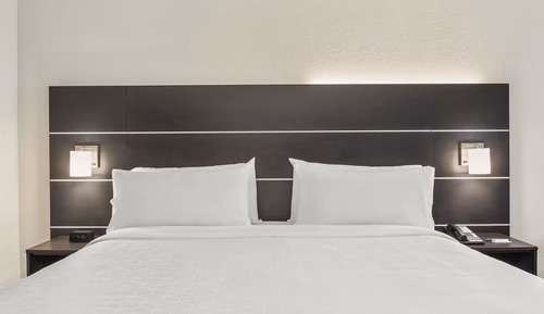 Standard Room, 1 King Bed