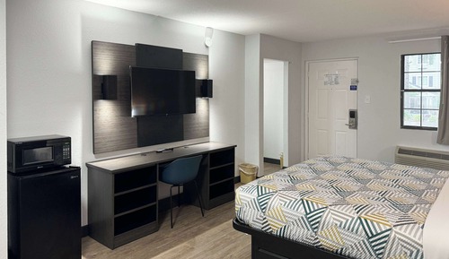 Standard Suite, 1 King Bed, Non Smoking, Refrigerator & Microwave