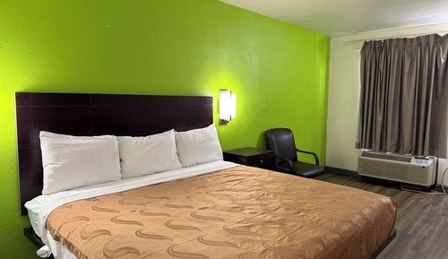 Standard Room, 1 King Bed, Jetted Tub