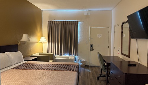 Standard Room, 1 King Bed, Accessible, Non Smoking