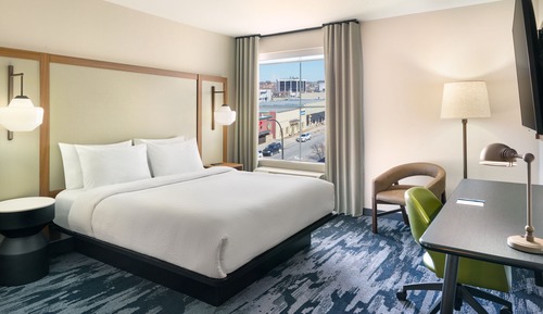 Room, 1 King Bed, Hearing Accessible, City View (Roll-in Shower)