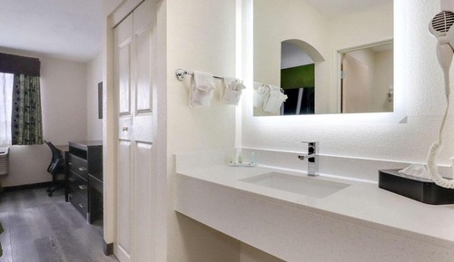Suite, 2 Queen Beds, Non Smoking