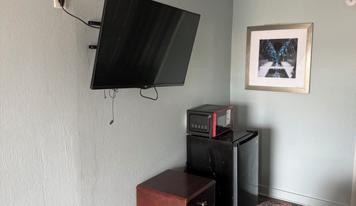 Single Room, 1 King Bed, Non Smoking, Microwave
