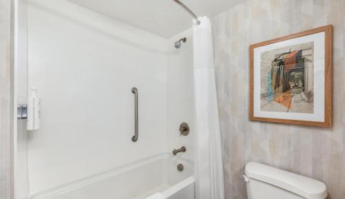 Queen Room with Two Queen Beds and Bath Tub