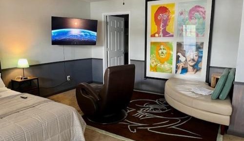 Two-Bedroom Apartment with Lake View