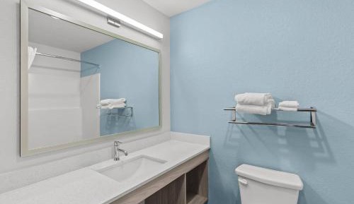 King Suite with Sofa - Disability Access/Non Smoking