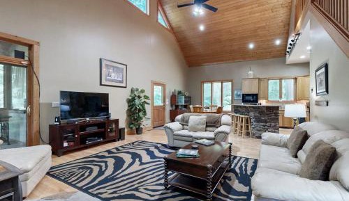 Three-Bedroom Vacation Home 