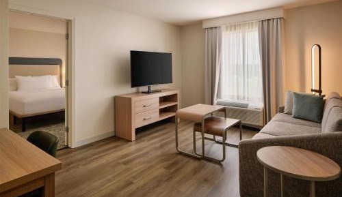 One-Bedroom Queen Suite with Two Queen Beds - Non-Smoking