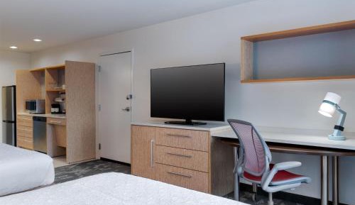 Studio with Two Queen Beds - Hearing Accessible/Non-Smoking