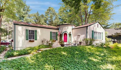 Three-Bedroom Vacation Home 