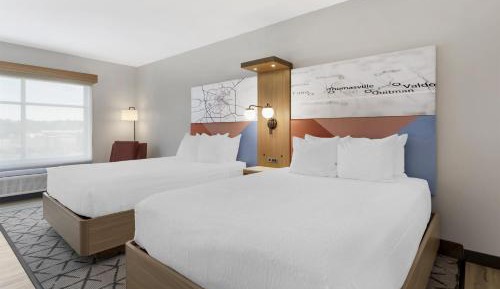Queen Room with Two Queen Beds - Non-Smoking