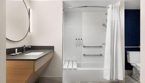 Studio with Two Queen Beds, Bathtub and Sofa Bed - Mobility Access/Hearing Accessible
