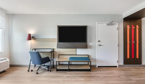 Queen Room with Two Queen Beds and Walk-In Shower - Mobility Accessible