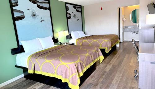 Queen Room with Two Queen Beds - Non-Smoking