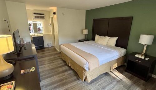 Deluxe King Room