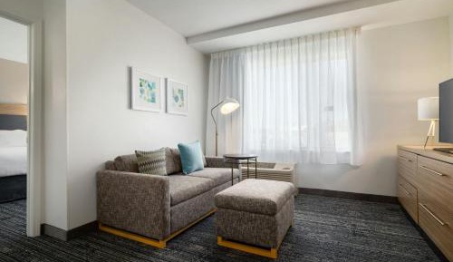 One-Bedroom Queen Suite