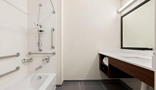 King Suite with Sofa - Disability Access/Non Smoking