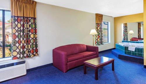 Deluxe King Room with Spa Bath- Non-Smoking