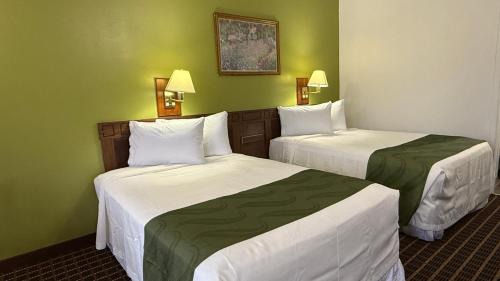 Standard Queen Room