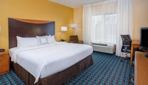 King Room with Roll-In Shower - Mobility Access/Hearing Accessible